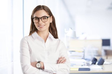  Satış kadın ayakta bir