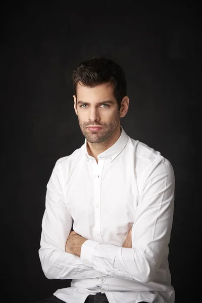 Man with folded arms sitting — Stock Photo, Image