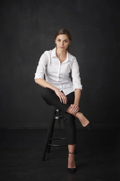 Full Length Studio Shot Beautiful Young Woman Looking Camera Smiling — Stock Photo, Image