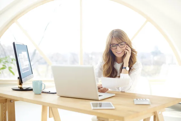 Executive Businesswoman Doing Some Paperwork Making Call While Managing Her — Stock Photo, Image