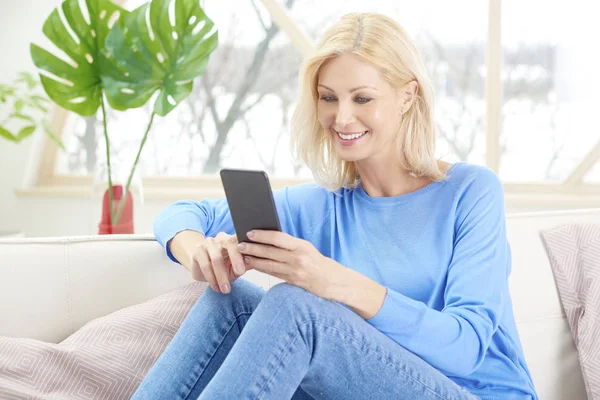 Portrait Smiling Blond Woman Using Her Mobile Phone Text Messaging — Stock Photo, Image