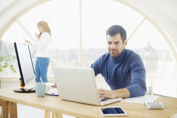 Portrait Handsome Young Businessman Wearing Casual Clothes While Sitting Laptop — Stock Photo, Image