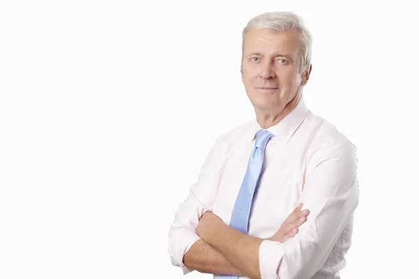 Portrait Homme Âgé Debout Avec Les Bras Croisés Sur Fond — Photo