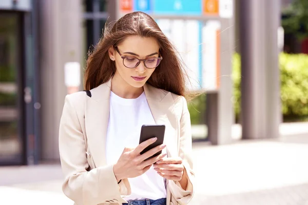 Shot Young Businesswoman Text Messaging While Walking Street — Stock Photo, Image