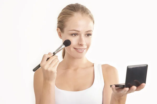 Primer Plano Estudio Hermosa Mujer Joven Sosteniendo Paleta Maquillaje Mano — Foto de Stock