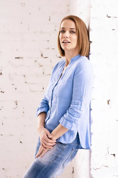 Portrait Shot Attractive Middle Aged Woman Wearing Shirt Jeans While — Stock Photo, Image