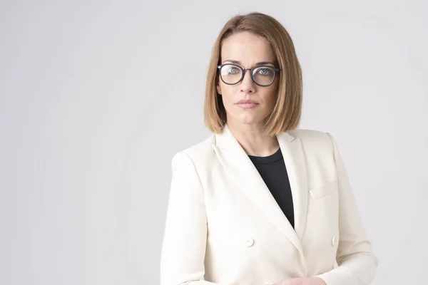 Nahaufnahme Porträt Einer Frau Mittleren Alters Die Brille Und Blazer — Stockfoto