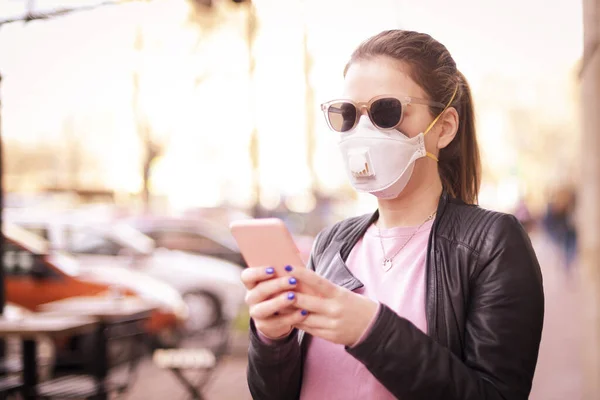 Fotografía Una Mujer Joven Que Lleva Dispositivo Máscara Respiratoria Para — Foto de Stock