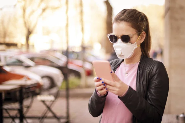 Fotografía Una Mujer Joven Que Lleva Dispositivo Máscara Respiratoria Para — Foto de Stock
