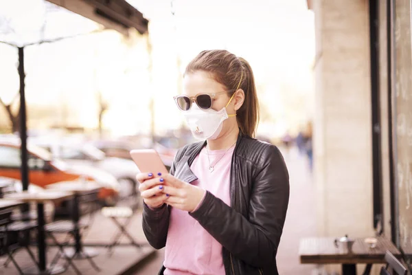 Fotografía Una Mujer Joven Que Lleva Dispositivo Máscara Respiratoria Para — Foto de Stock