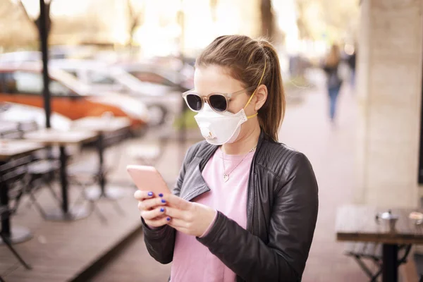 Fotografía Una Mujer Joven Que Lleva Dispositivo Máscara Respiratoria Para — Foto de Stock