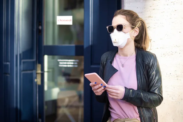 Fotografía Una Mujer Joven Que Llevaba Máscara Respiratoria Para Protección — Foto de Stock