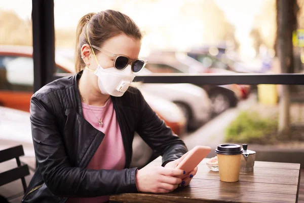 Inyección Una Mujer Joven Que Llevaba Dispositivo Máscara Respiratoria Para — Foto de Stock