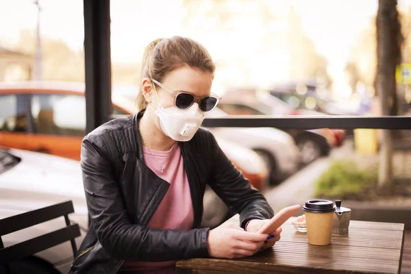 Inyección Una Mujer Joven Que Llevaba Dispositivo Máscara Respiratoria Para — Foto de Stock