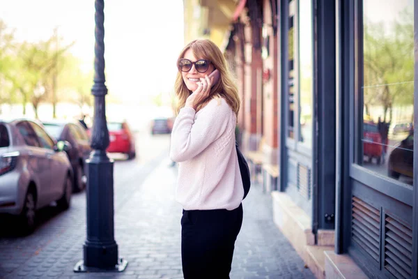 Shot Happy Middle Aged Woman Wearing Casual Clothes Sunglasses Using — Stock Photo, Image