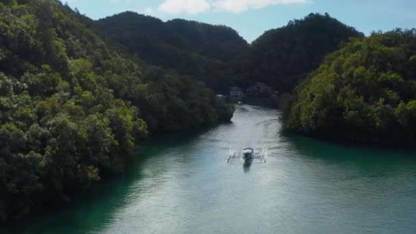 Reizen per boot door de tropische Filippijnse eilanden — Stockvideo