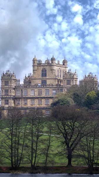 VIew of Wollaton Hall from the gardens, Nottingham, Egyesült Királyság. — Stock Fotó