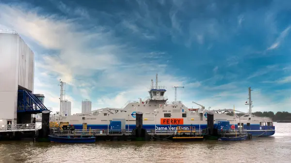 Woolwich Ferry, Dame Vera Lynn Moored on the South Bank, River Thames Стокове Фото