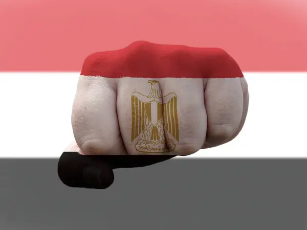 Египет нарисовал человеческий кулак, олицетворяющий власть — стоковое фото