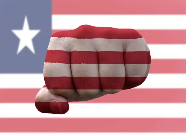 Liberia Flag målad på mänsklig knytnäve representerar makt — Stockfoto