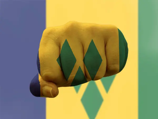 Святий Вінсент і Гренадинський прапор намальовані на людському кулаку, що представляє владу — стокове фото