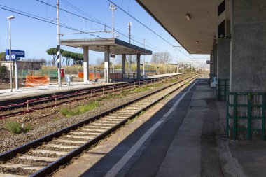Pietrasanta, Lucca: la stazione ferroviaria deserta a causa dell 'emergenza coronavirus 