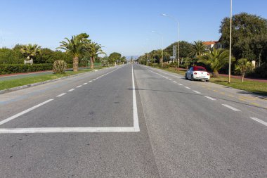 Forte dei Marmi, Lucca: il lungo mare che solitamente trato di auto e sportivi in bici si presenta deserto a causa dell 'emergenza coronavirus