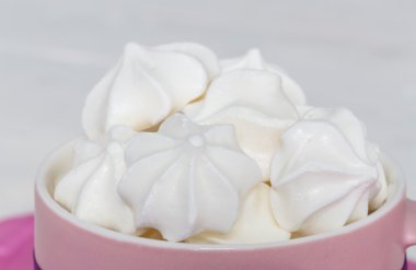 Bir hediye olarak Kupası'nda tatlı beze