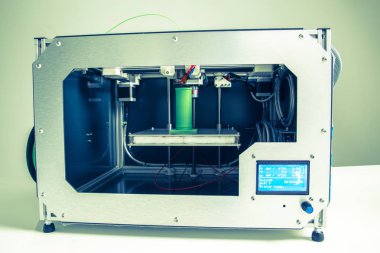 parlak yeşil filaman ile 3D printerlere harcama maddeler