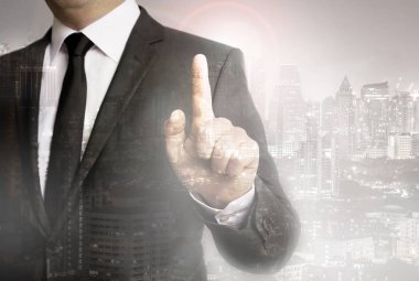 İşadamı şehir arka plan şablonu kavramı ile.