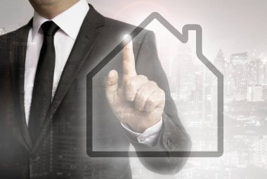 İşadamı şehir arka plan ev kavramı kavramı ile.