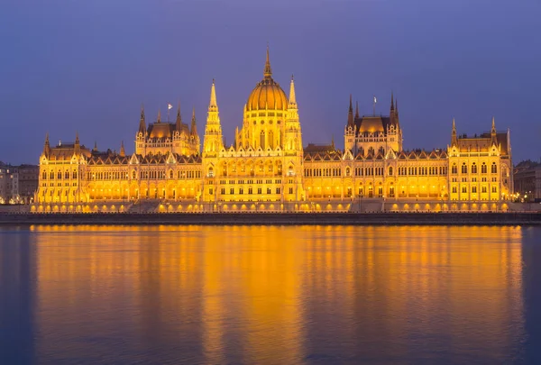 Parlamento húngaro Budapeste à noite — Fotografia de Stock