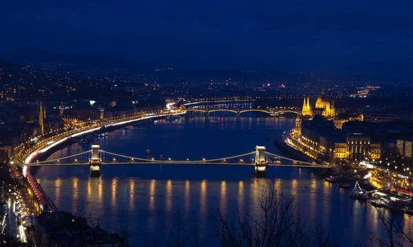 Chain bridge Hungria Budapeste à noite — Fotografia de Stock