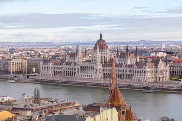 Parlamento húngaro Budapeste por dia — Fotografia de Stock