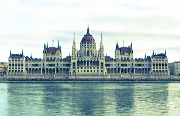 Parlamento húngaro Budapeste por dia — Fotografia de Stock