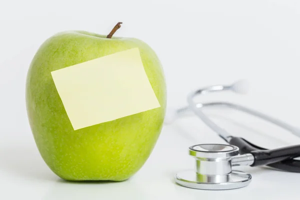 Apple with note and stethoscope concept — Stock Photo, Image