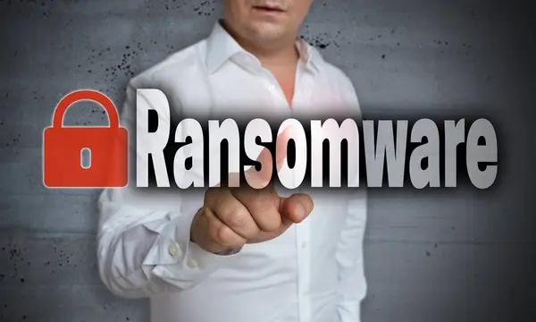 Ransomware pantalla táctil es operado por un hombre —  Fotos de Stock