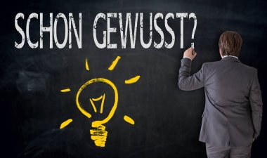 Картина, постер, плакат, фотообои "бизнесмен рисует лампочку и шона гевуста? (на немецком языке
", артикул 150548348