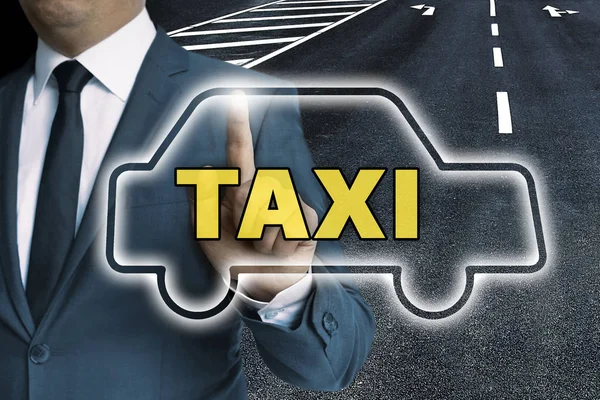 Dotyková obrazovka vůz taxi je provozován společností člověka koncept — Stock fotografie