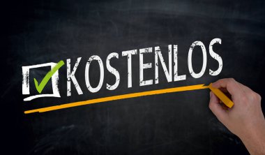 Kostenlos (içinde Alman ücretsiz) yazı tahtası üzerinde el ile yazılmış