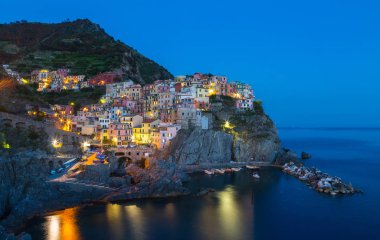 Manarola gece Cinque Terre Liguria İtalya