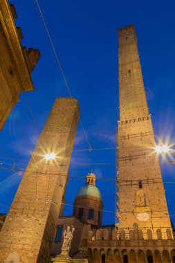 Bologna Emilia Romagna İtalya'nın iki kule