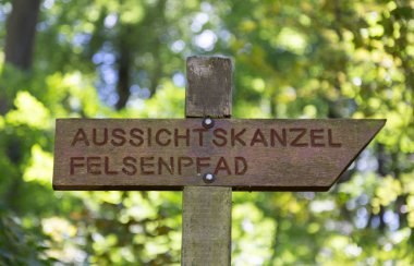 Trier Rheinland Palatin yılında Felsenweg izi panoramik manzaralı