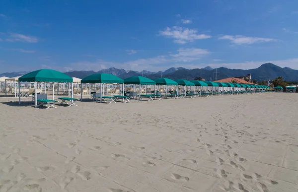 Forte dei Marmi Beach plaj güneş koruma ile