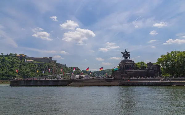 Deutsches Eck in Koblenz Rhineland-Palatinate Alemanha — Fotografia de Stock