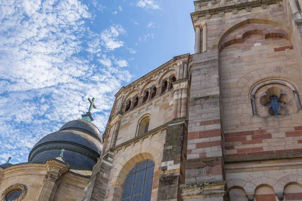 Trier katedrála s modrou oblohou — Stock fotografie