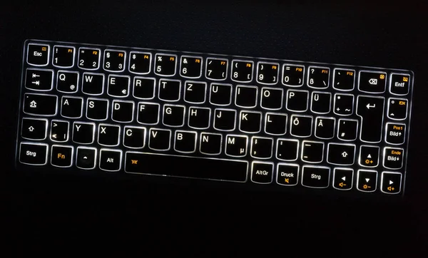 Upplysta bärbara tangentbord makro koncept — Stockfoto