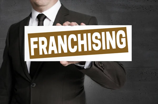 Το franchising σημάδι πραγματοποιείται από τον επιχειρηματία — Φωτογραφία Αρχείου