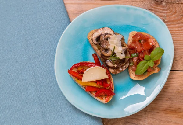 Bruschetta domates, mantar, keçi peyniri ile