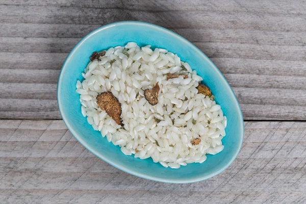 Risotto with truffles in a bowl Top view — Stock Photo, Image